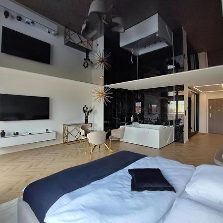 Apartament Z Jacuzzi Na Wylacznosc Dolina Baryczy Zmigrod Экстерьер фото