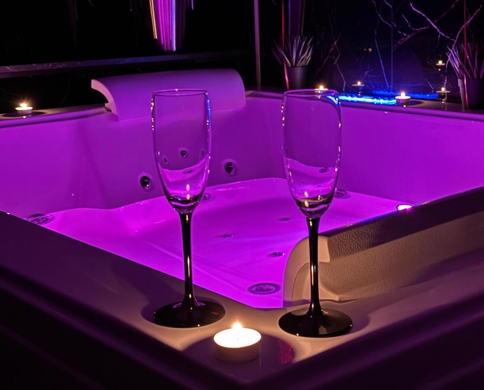 Apartament Z Jacuzzi Na Wylacznosc Dolina Baryczy Zmigrod Экстерьер фото